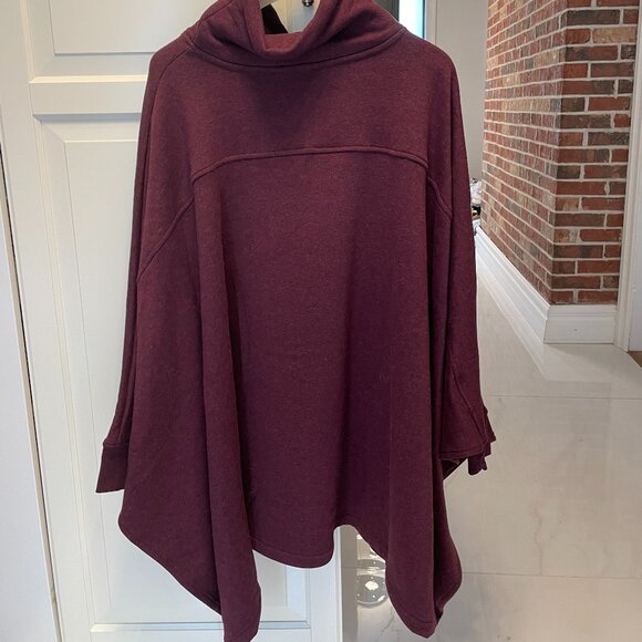 UGG  Oversized Women's Charlynne poncho, NWT, XS/S, Burgundy color - Picture 10 of 12